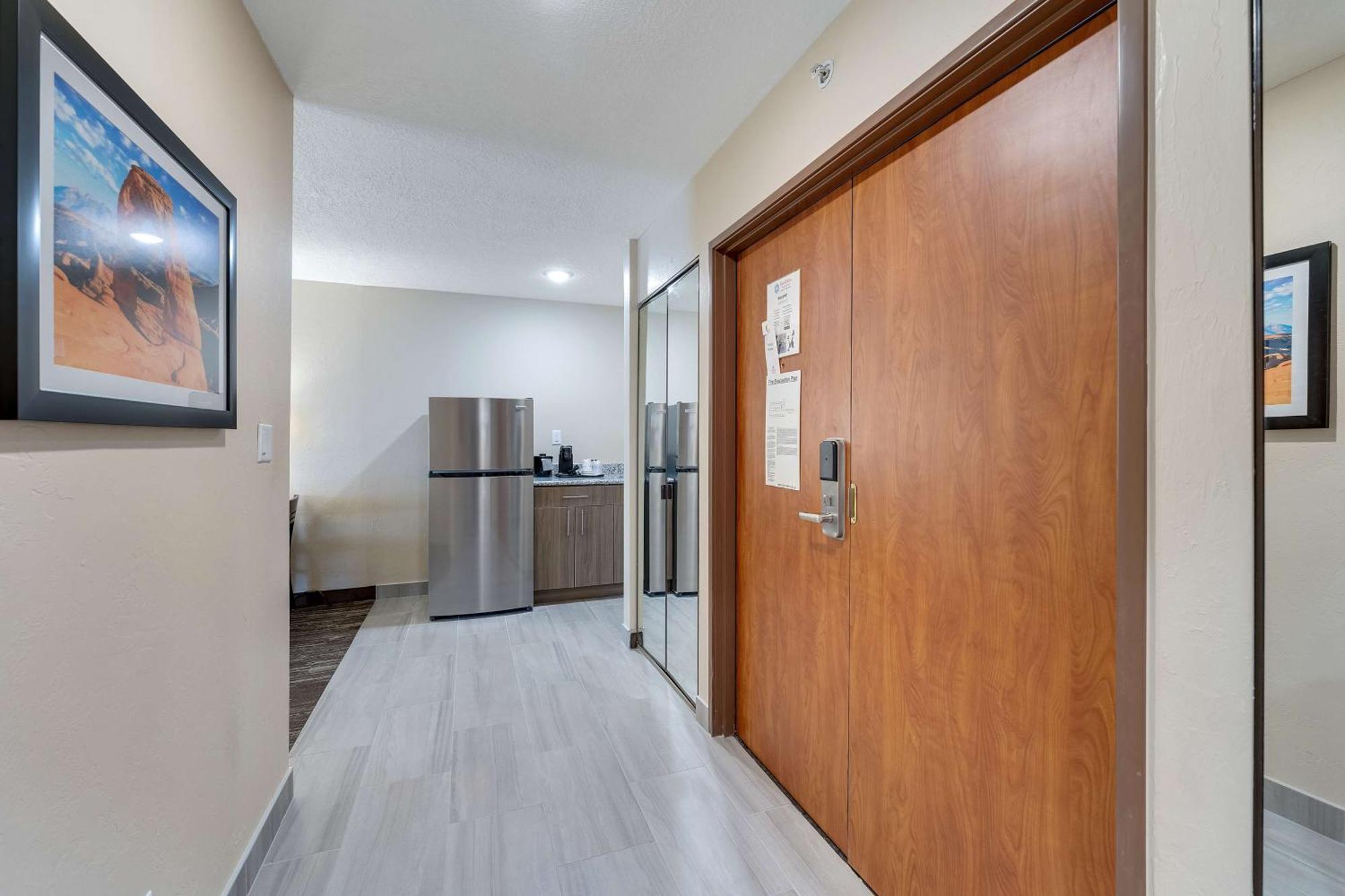 Surestay Plus Hotel By Best Western Price Buitenkant foto